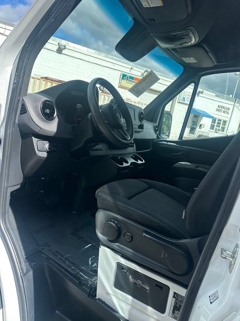 Used 2023 Mercedes-Benz Sprinter 2500 w/ Acoustic Package image 8