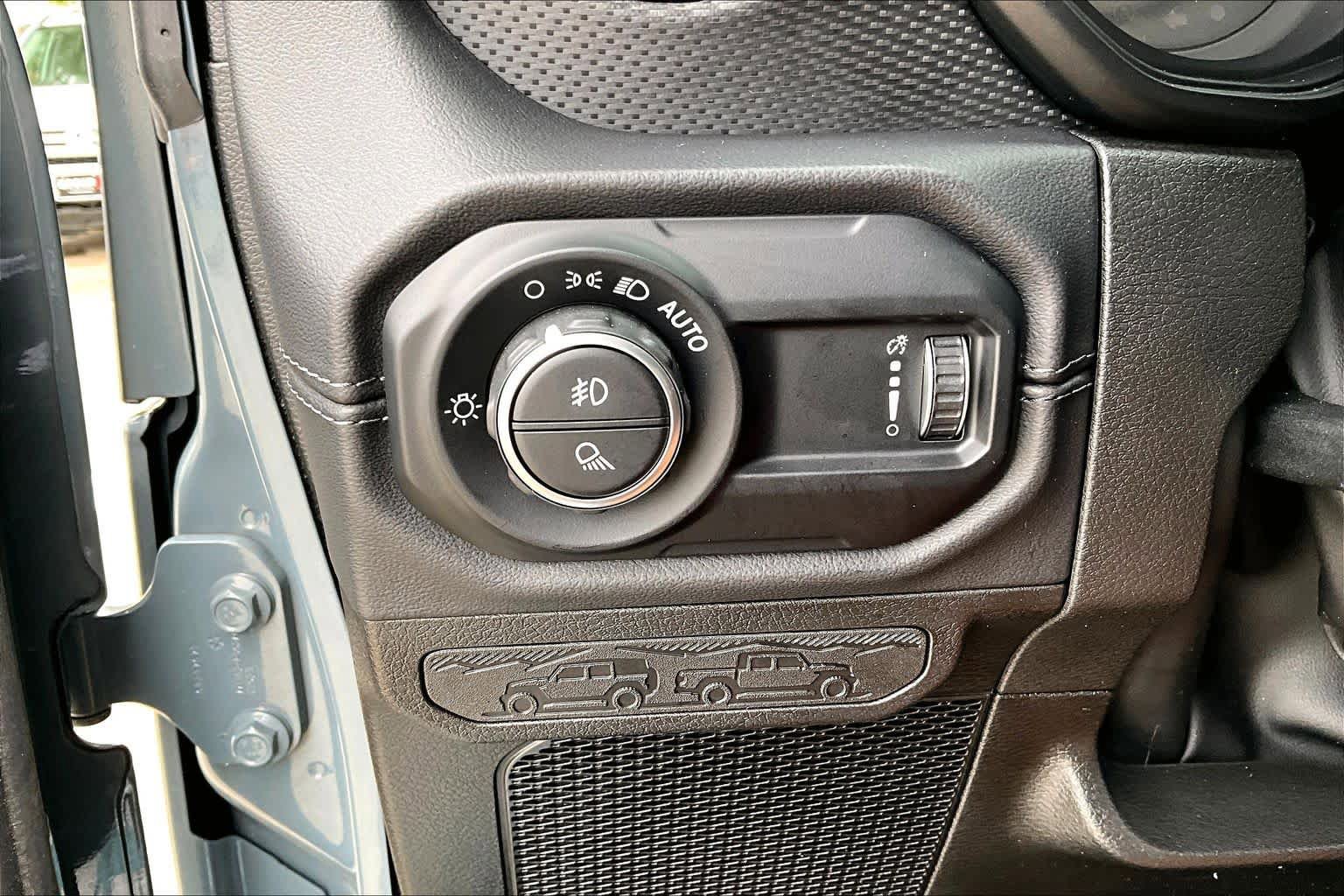 Used 2024 Jeep Gladiator Rubicon w/ Safety Group AWD/4WD image 34