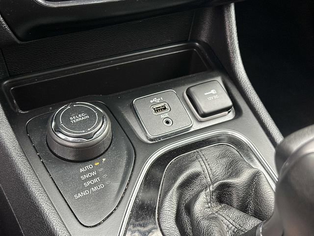 Used 2019 Jeep Cherokee Limited image 26