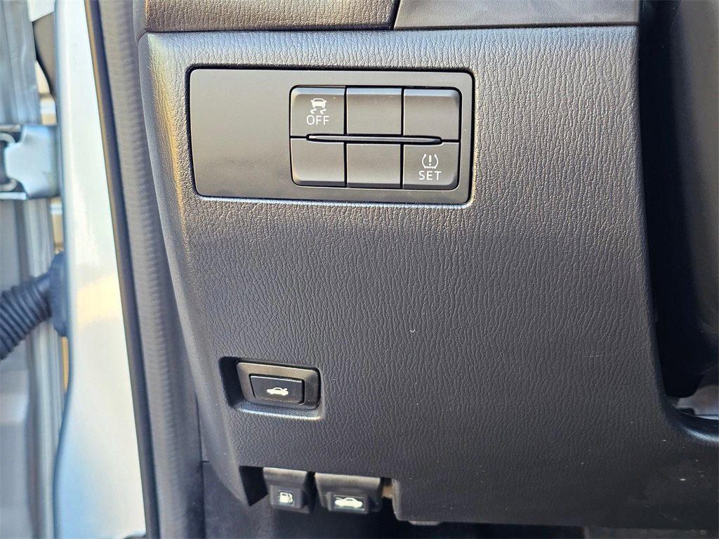 Used 2018 MAZDA MAZDA3 Sport image 24