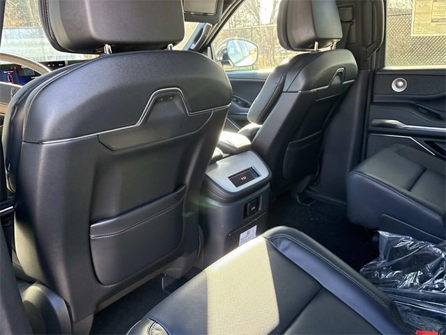 New 2026 Lincoln Navigator Reserve w/ Jet Appearance Package image 17