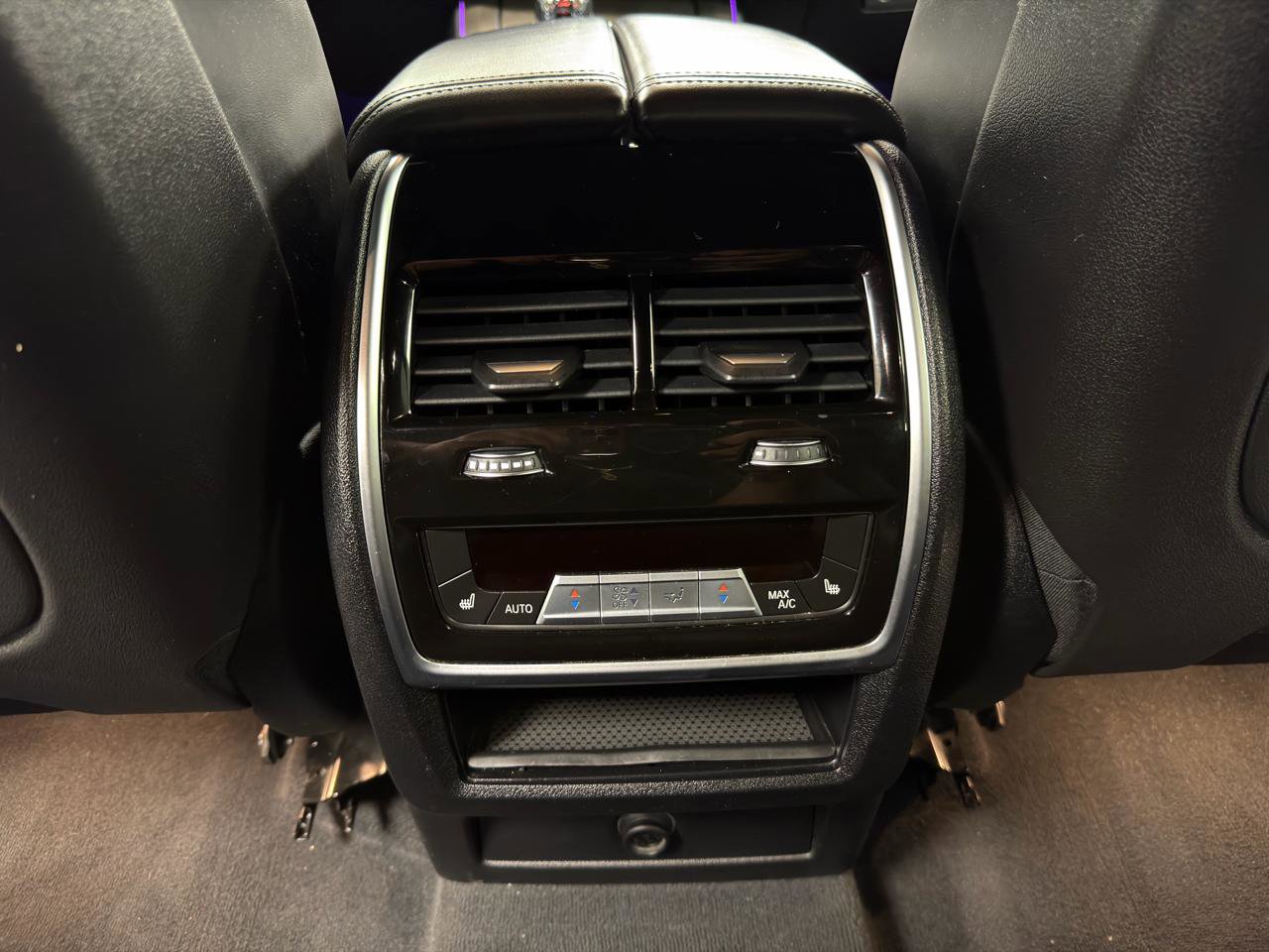 Used 2020 BMW X5 M50i w/ Executive Package image 33