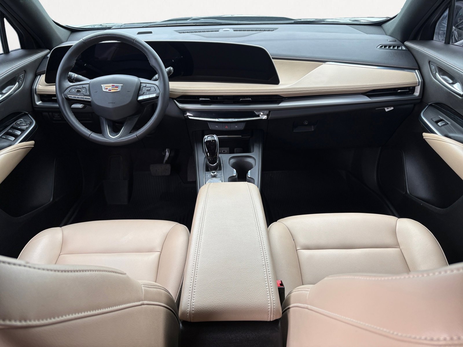 Used 2024 Cadillac XT4 Luxury w/ LPO, Floor Liner Package FWD image 3