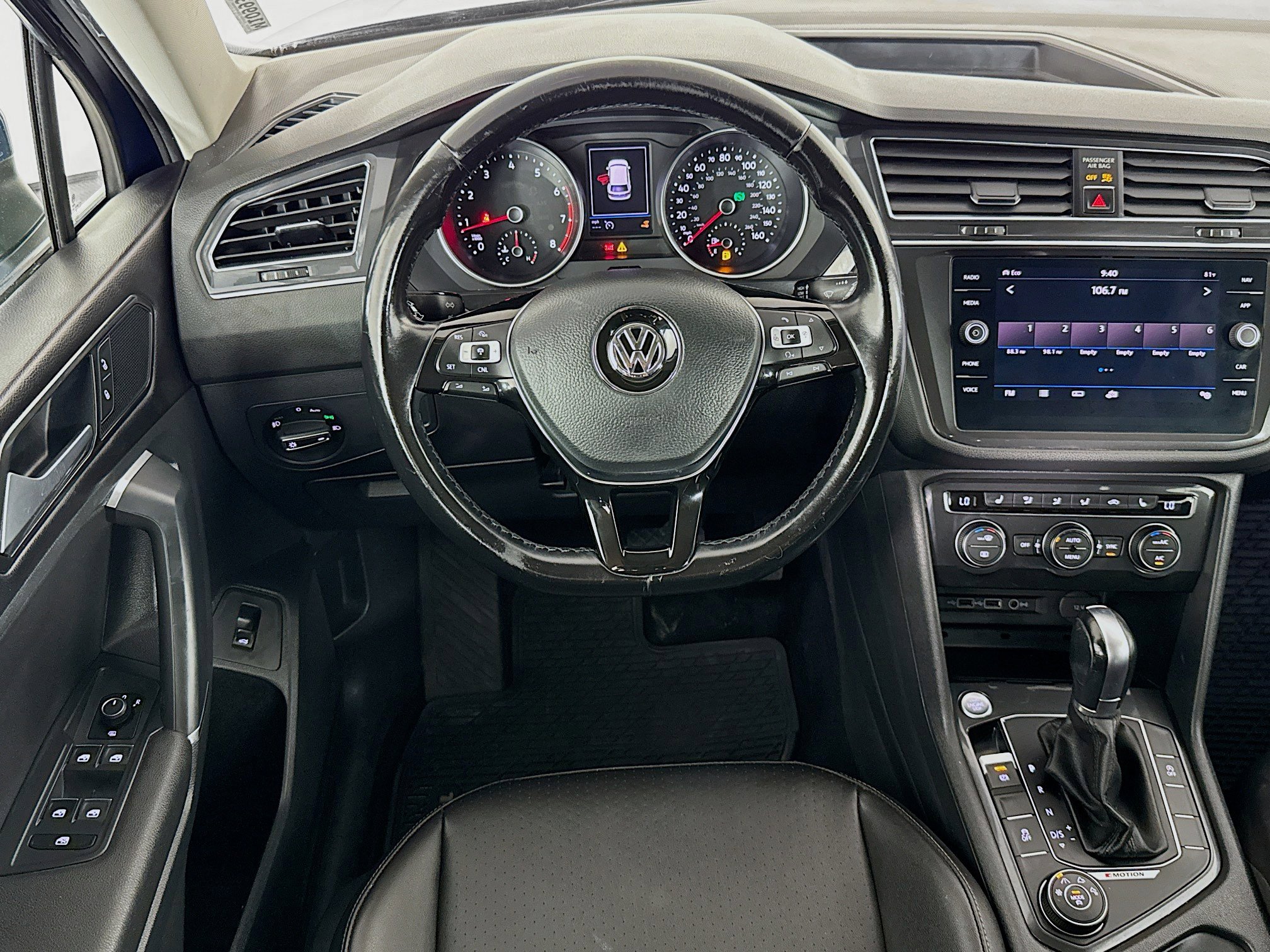 Used 2018 Volkswagen Tiguan SEL w/ 3rd Row Seat Package AWD/4WD image 16