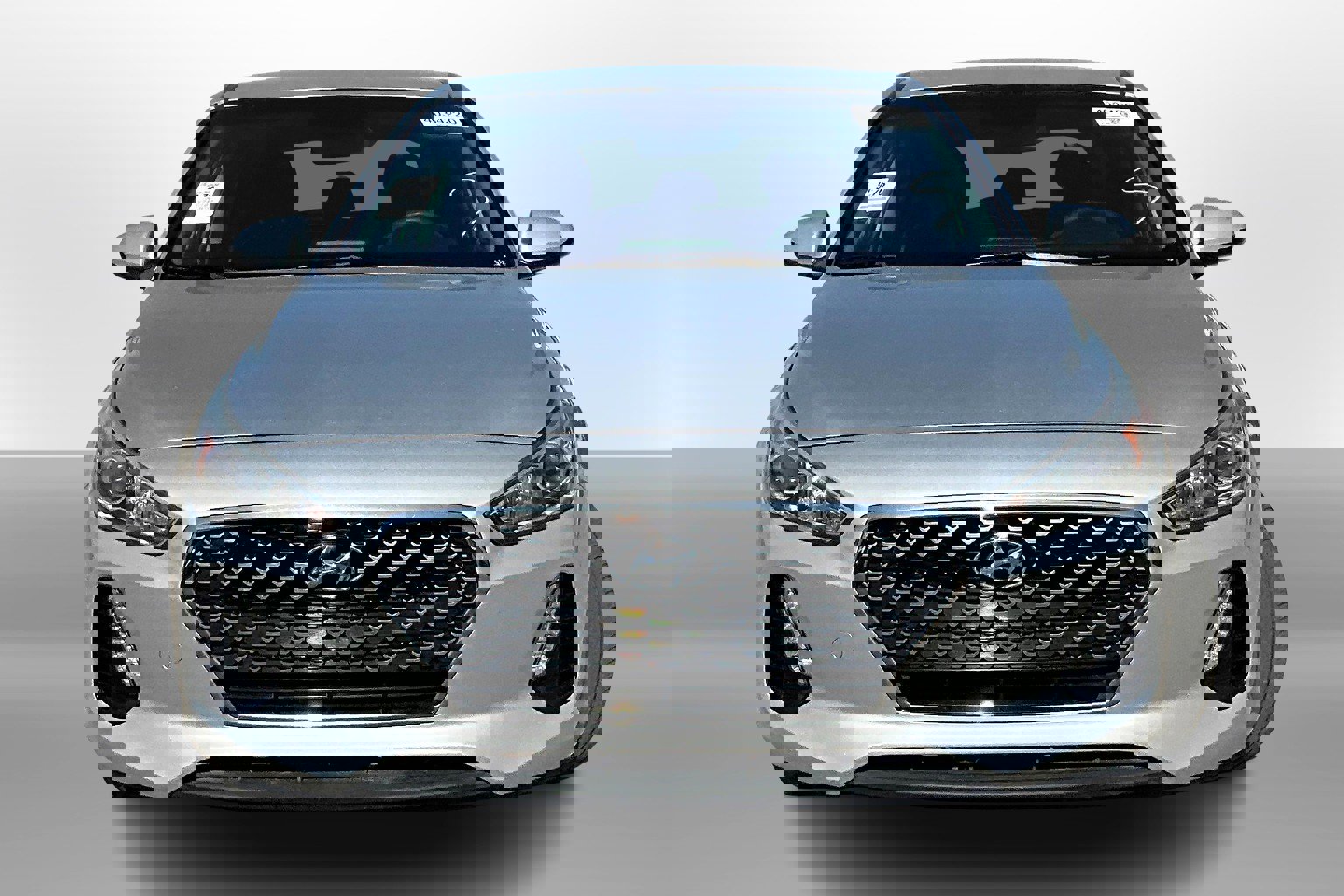 Used 2018 Hyundai Elantra GT image 3