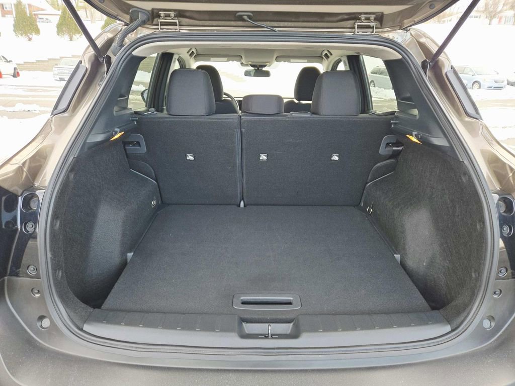 Used 2025 Nissan Kicks SV w/ Charging Package image 13