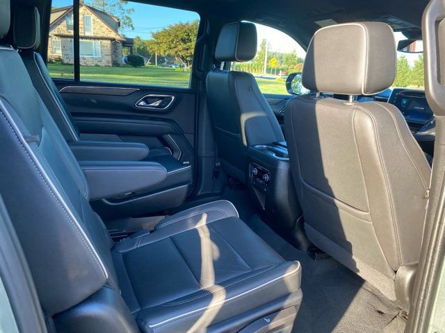 Used 2023 Chevrolet Suburban Premier image 24