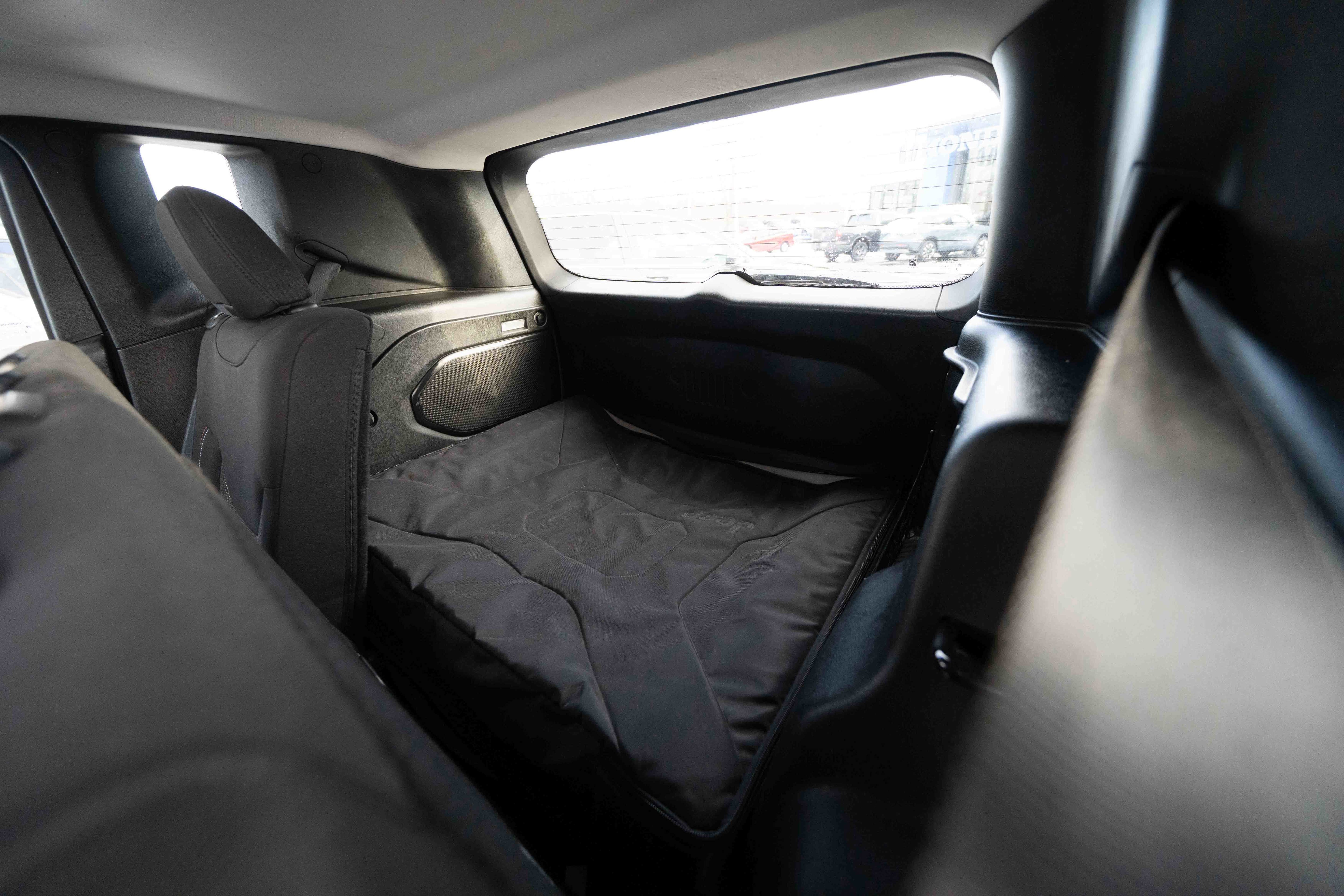 Used 2016 Jeep Renegade 75th Anniversary image 23