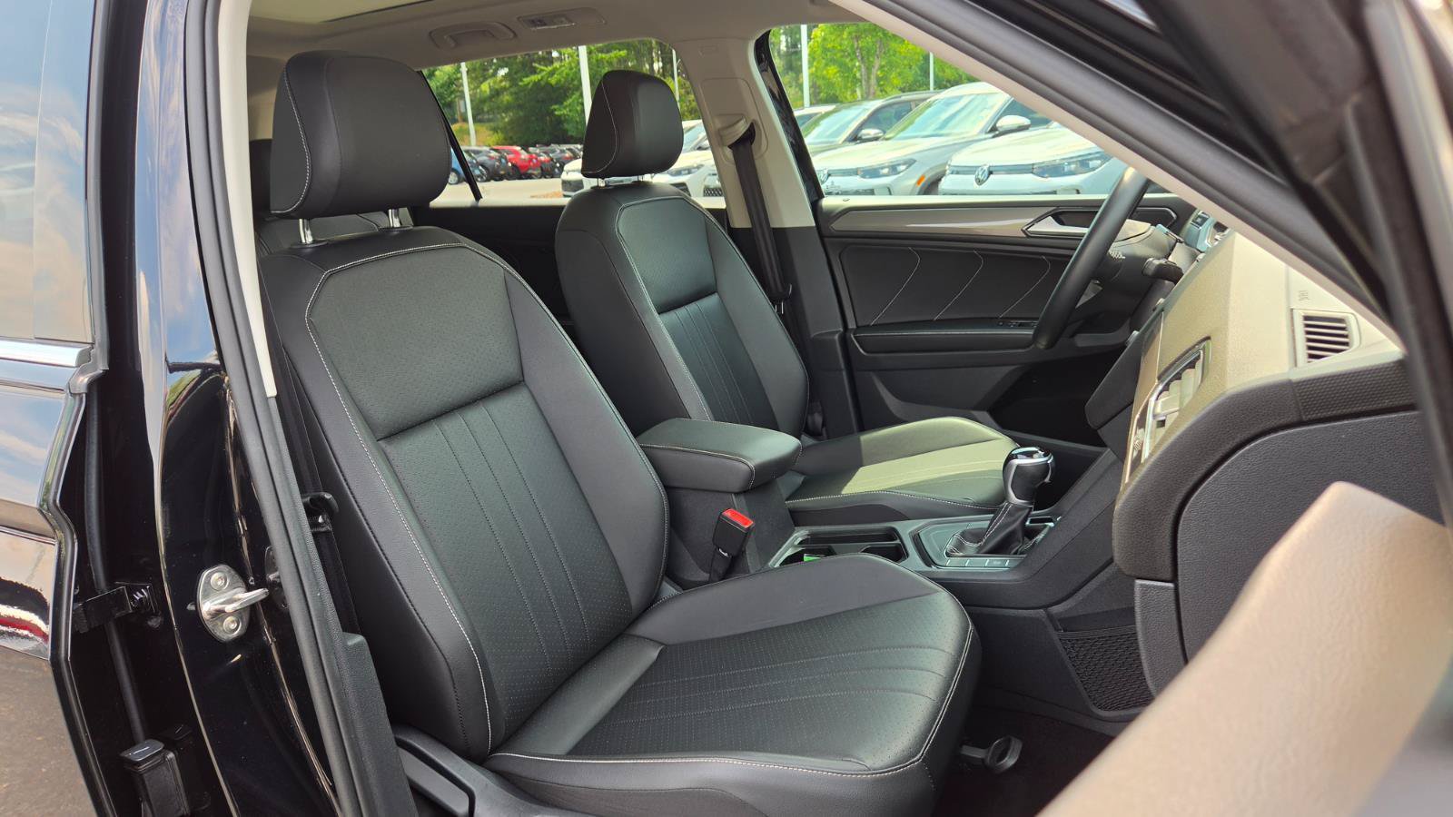 Certified 2023 Volkswagen Tiguan SE w/ Panoramic Sunroof Package FWD image 53