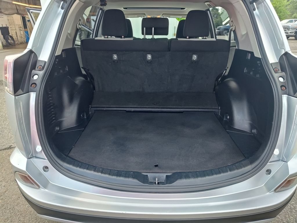 Used 2016 Toyota RAV4 XLE AWD/4WD image 30