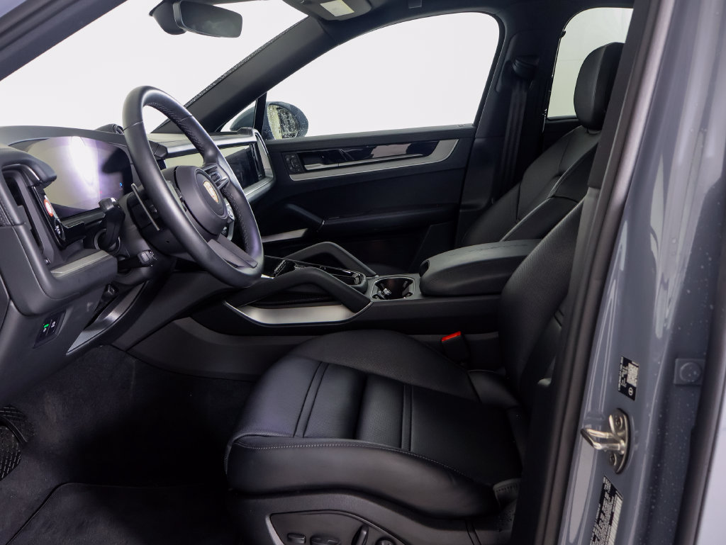 Certified 2026 Porsche Cayenne Coupe AWD/4WD image 5