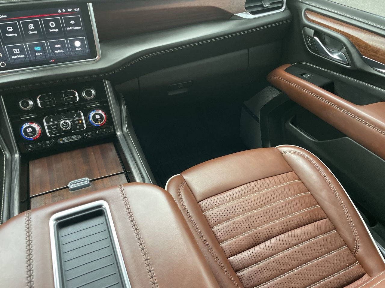 Used 2023 GMC Yukon Denali Ultimate w/ LPO, Floor Liner Package image 17