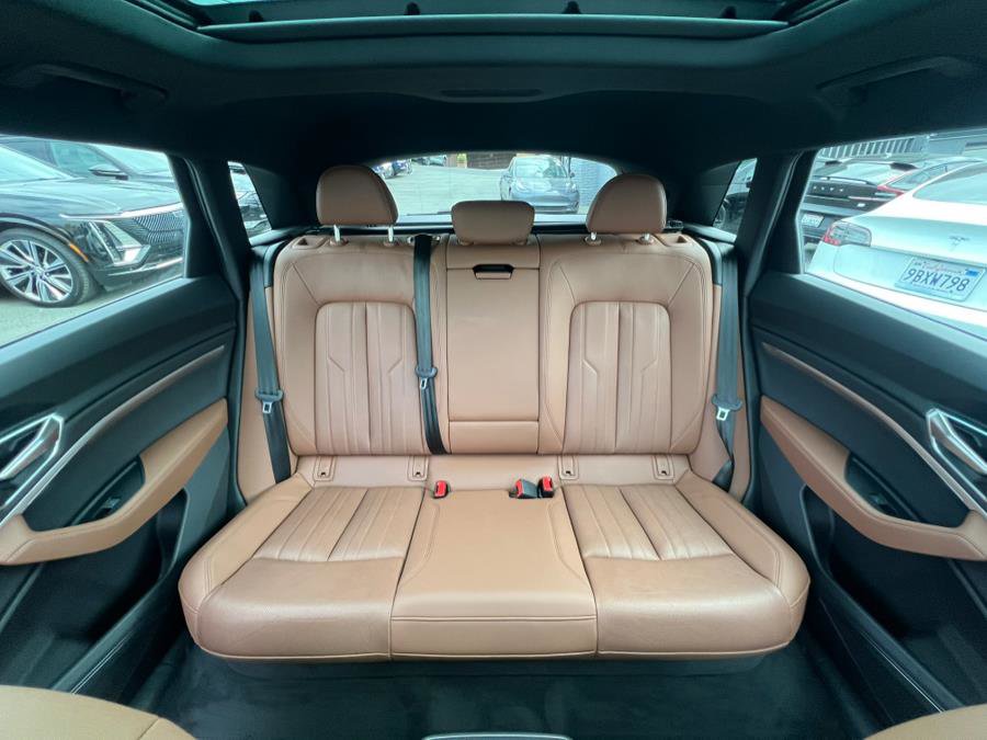 Used 2023 Audi e-tron Premium Plus w/ Premium Plus Package image 35