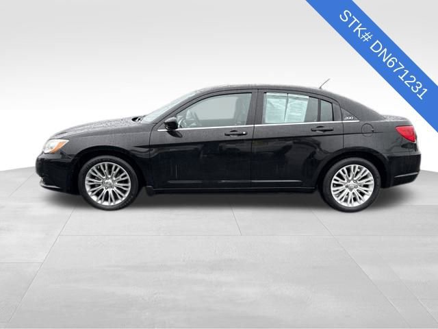 Used 2013 Chrysler 200 LX image 4
