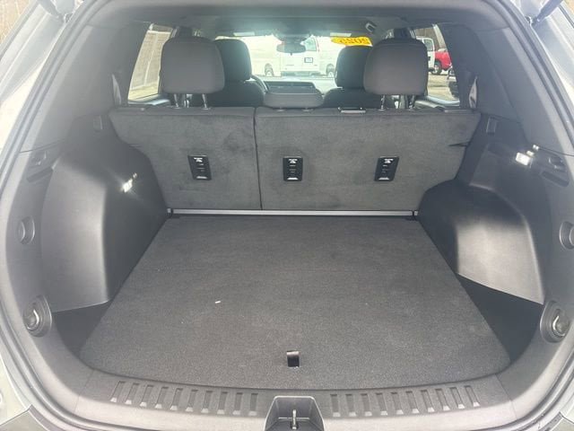Used 2025 GMC Terrain Elevation image 29