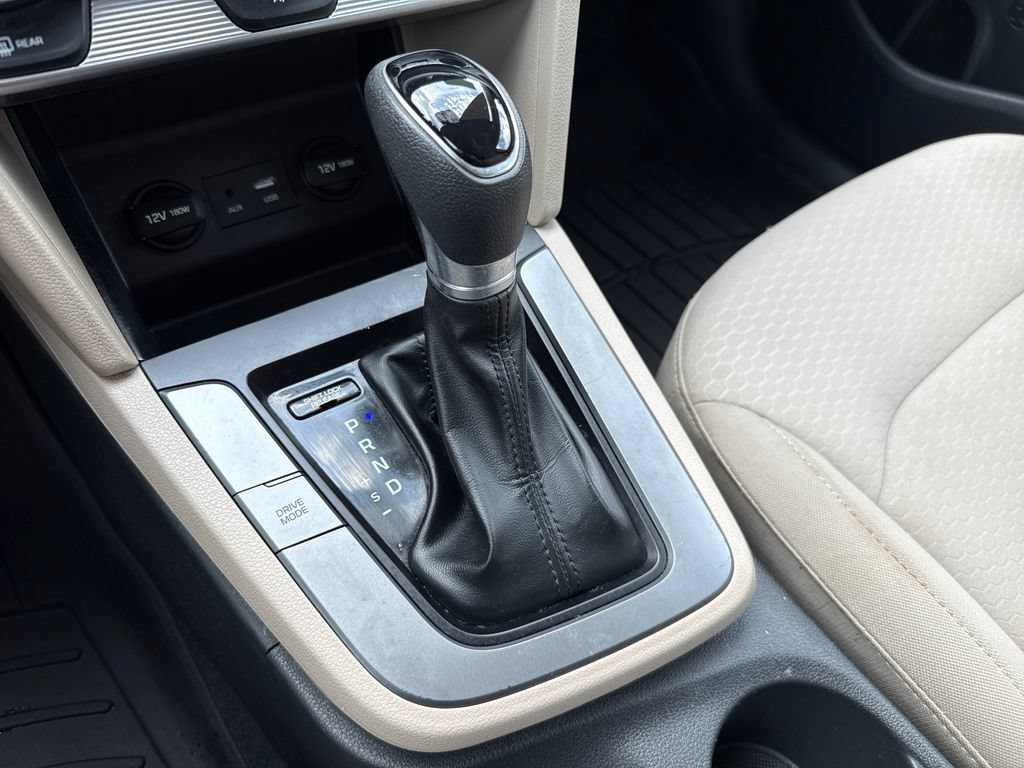 Used 2019 Hyundai Elantra SE FWD image 22