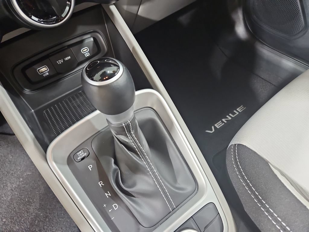 Certified 2025 Hyundai Venue SEL FWD image 25