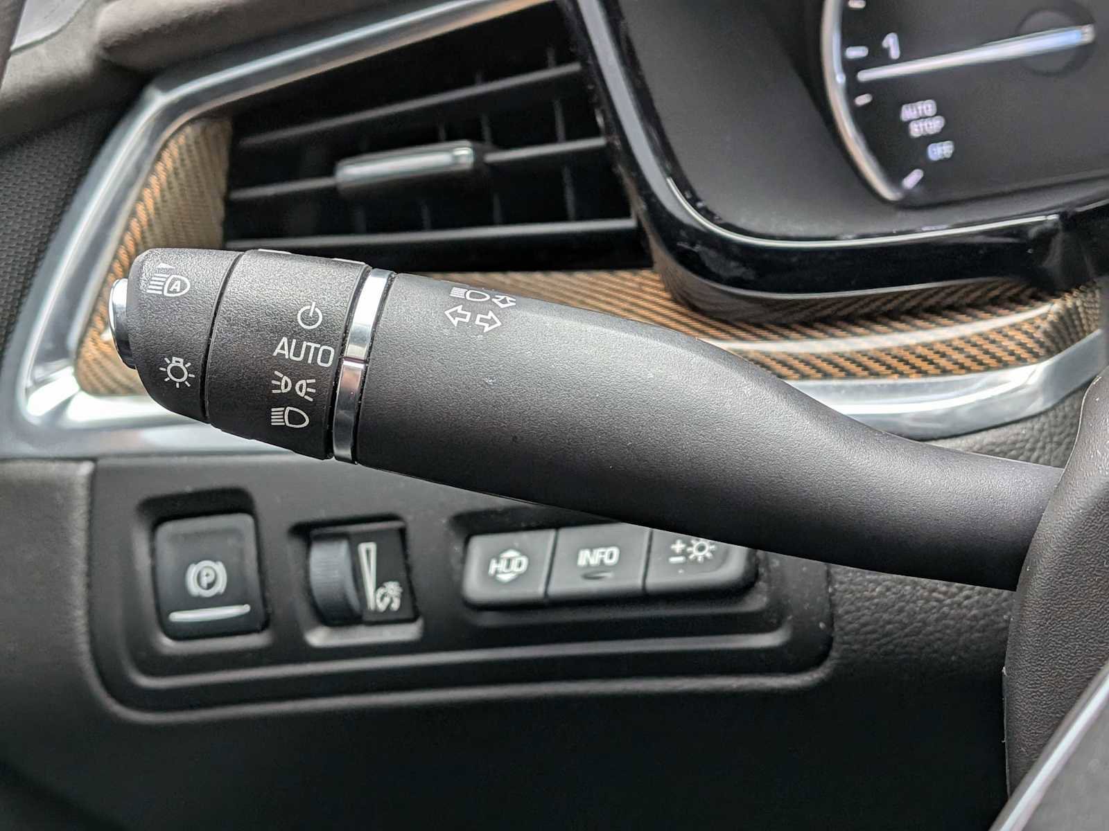 Used 2017 Cadillac XT5 Platinum image 27