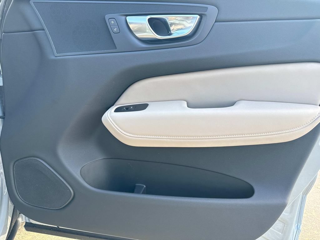 New 2026 Volvo XC60 B5 Core AWD/4WD image 18