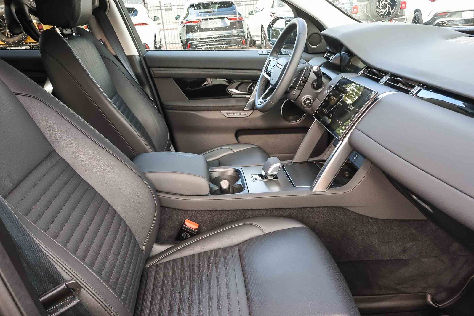 Used 2025 Land Rover Discovery Sport S image 16