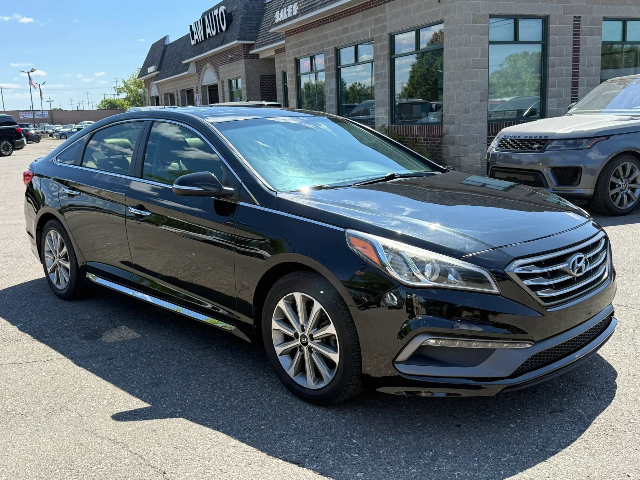 Used 2017 Hyundai Sonata Limited w/ Cargo Package FWD image 3