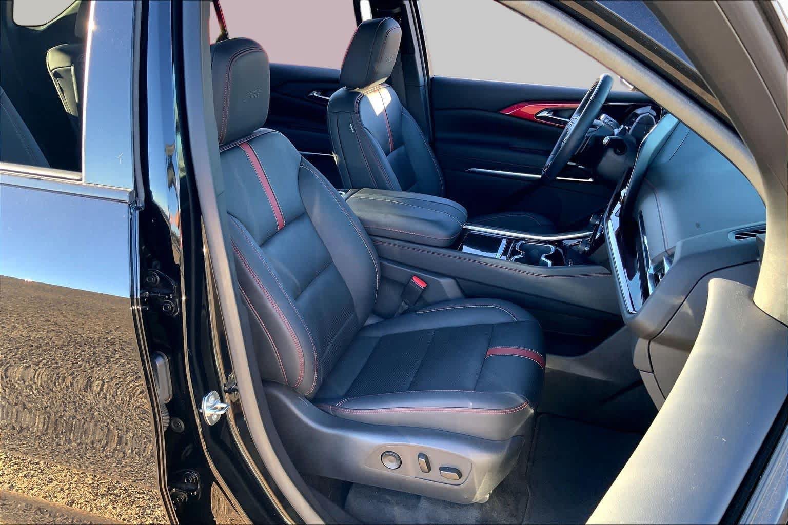 Used 2024 Chevrolet Traverse RS AWD/4WD image 9