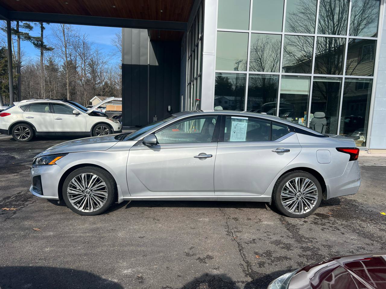 Used 2024 Nissan Altima 2.5 SL AWD/4WD image 2