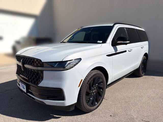 New 2026 Lincoln Navigator Reserve w/ Jet Appearance Package AWD/4WD image 11