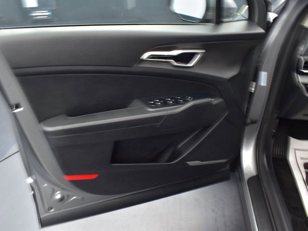 Used 2024 Kia Sportage LX image 11