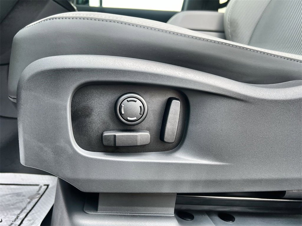 Used 2025 Land Rover Defender 110 S image 20