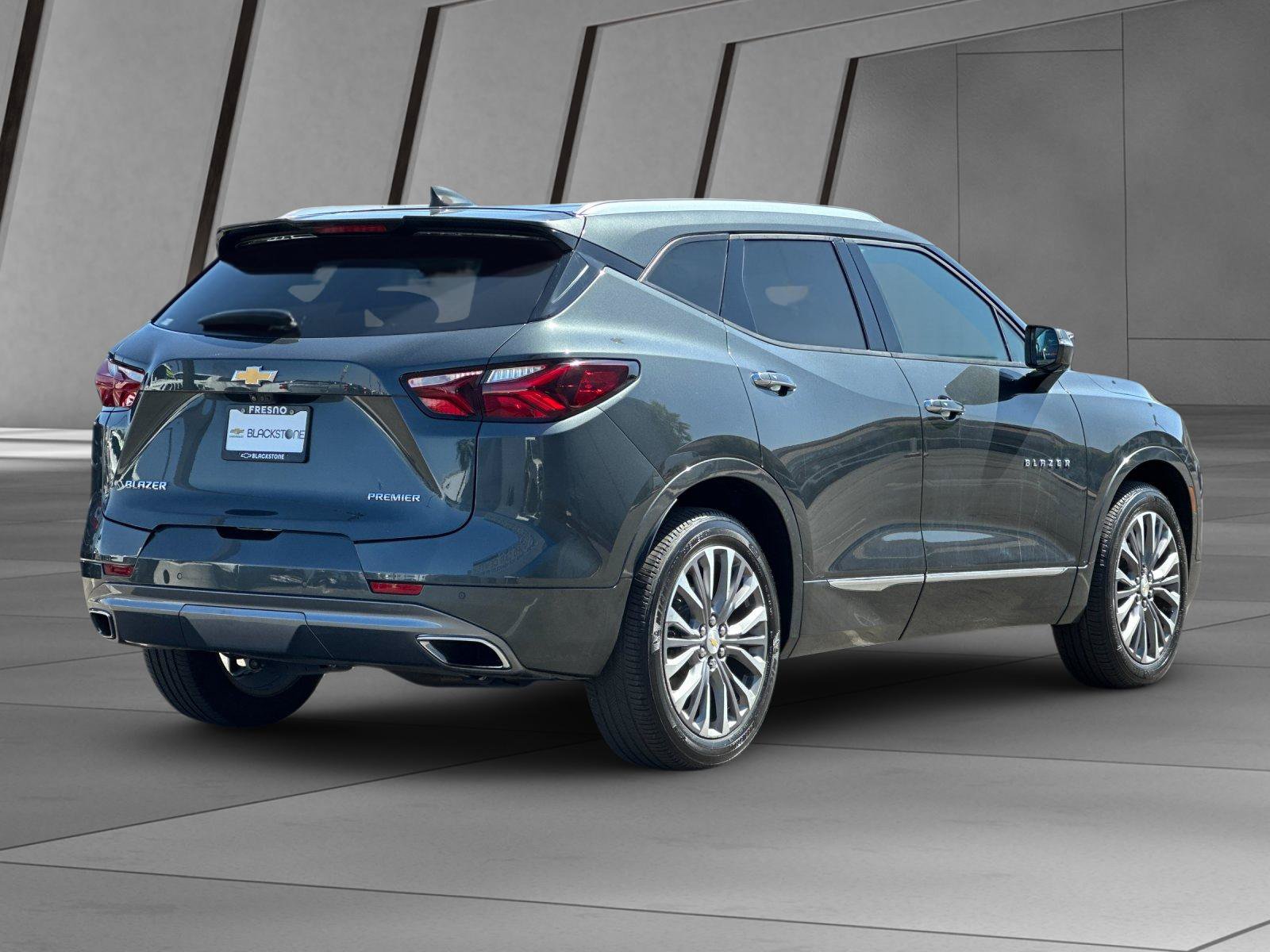 Used 2020 Chevrolet Blazer Premier w/ Driver Confidence II Package FWD image 4