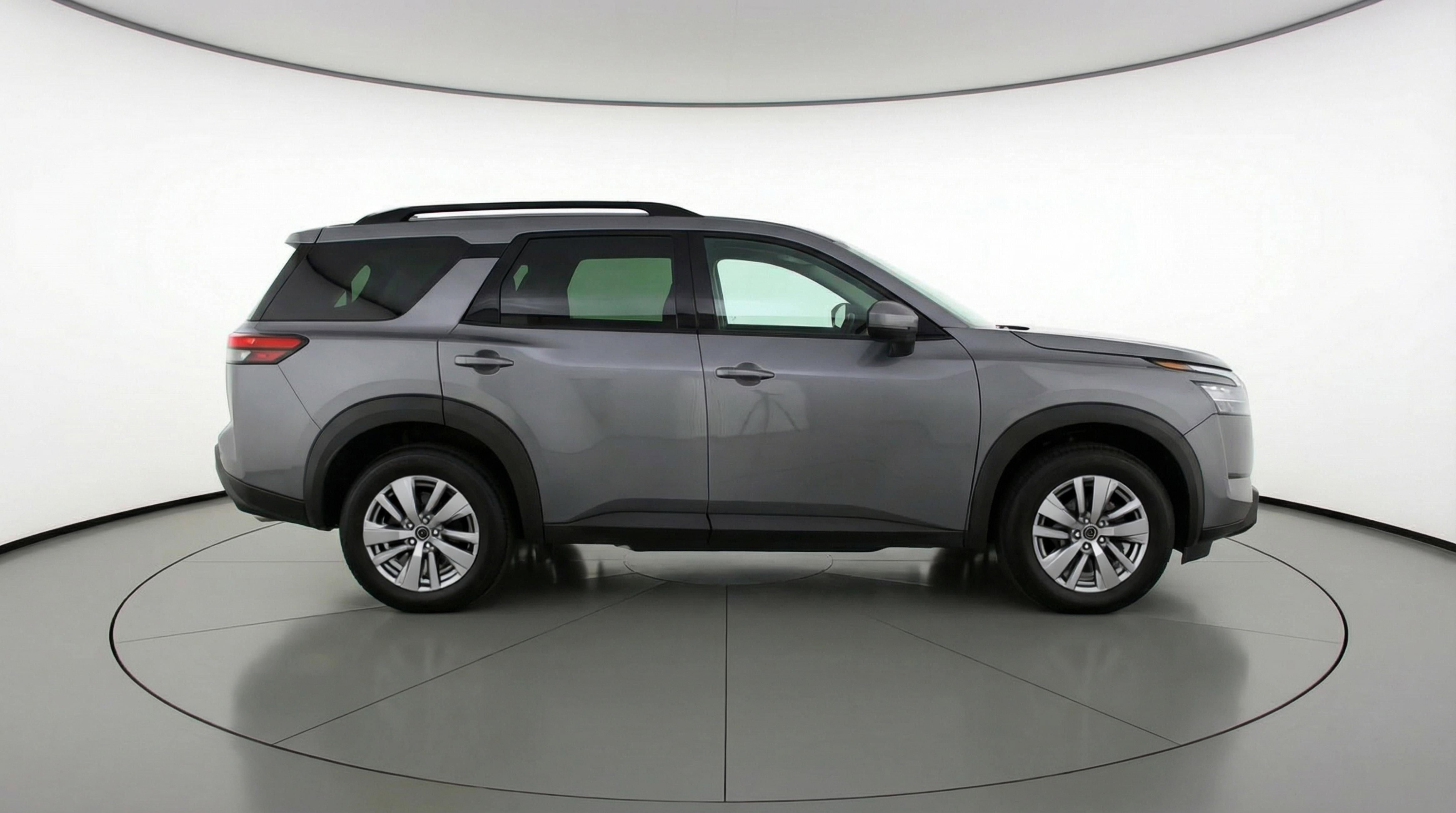 Used 2025 Nissan Pathfinder SV image 11