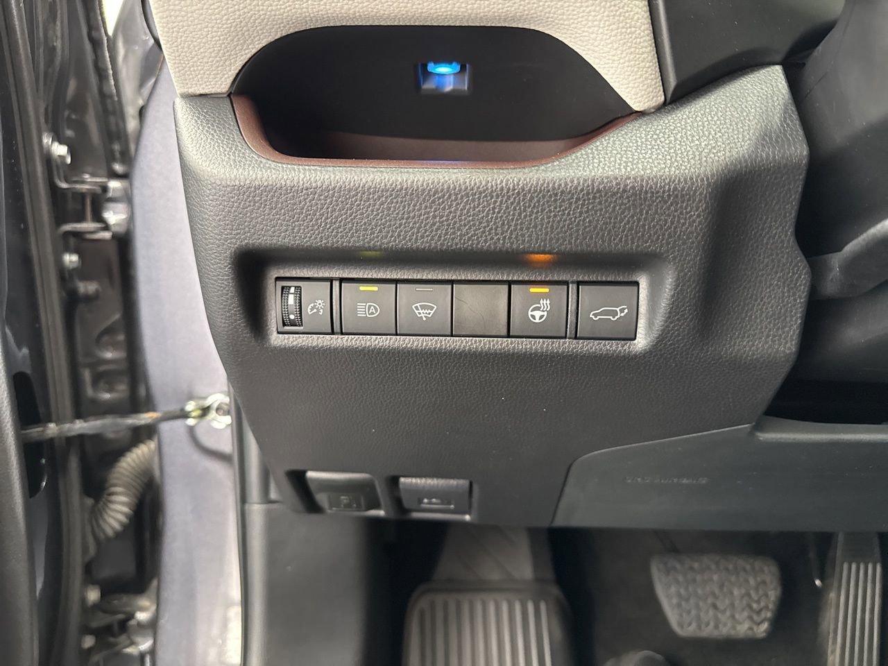 Used 2022 Toyota RAV4 Limited w/ Limited Grade Weather Package AWD/4WD image 36