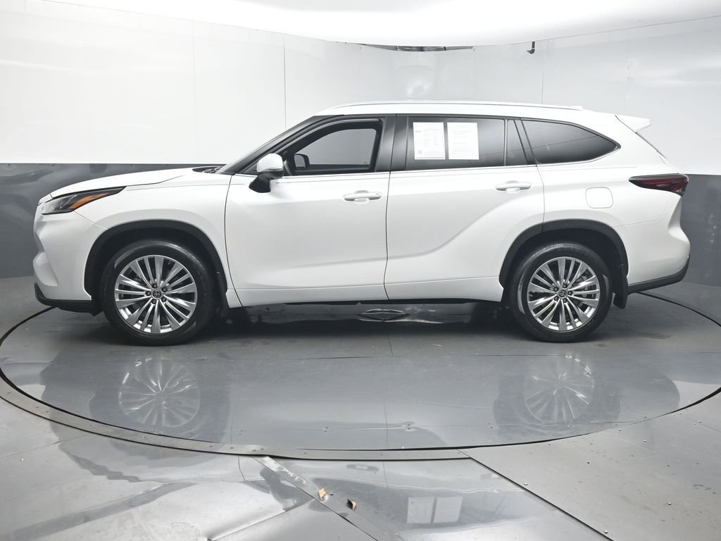 Used 2024 Toyota Highlander Platinum FWD image 5