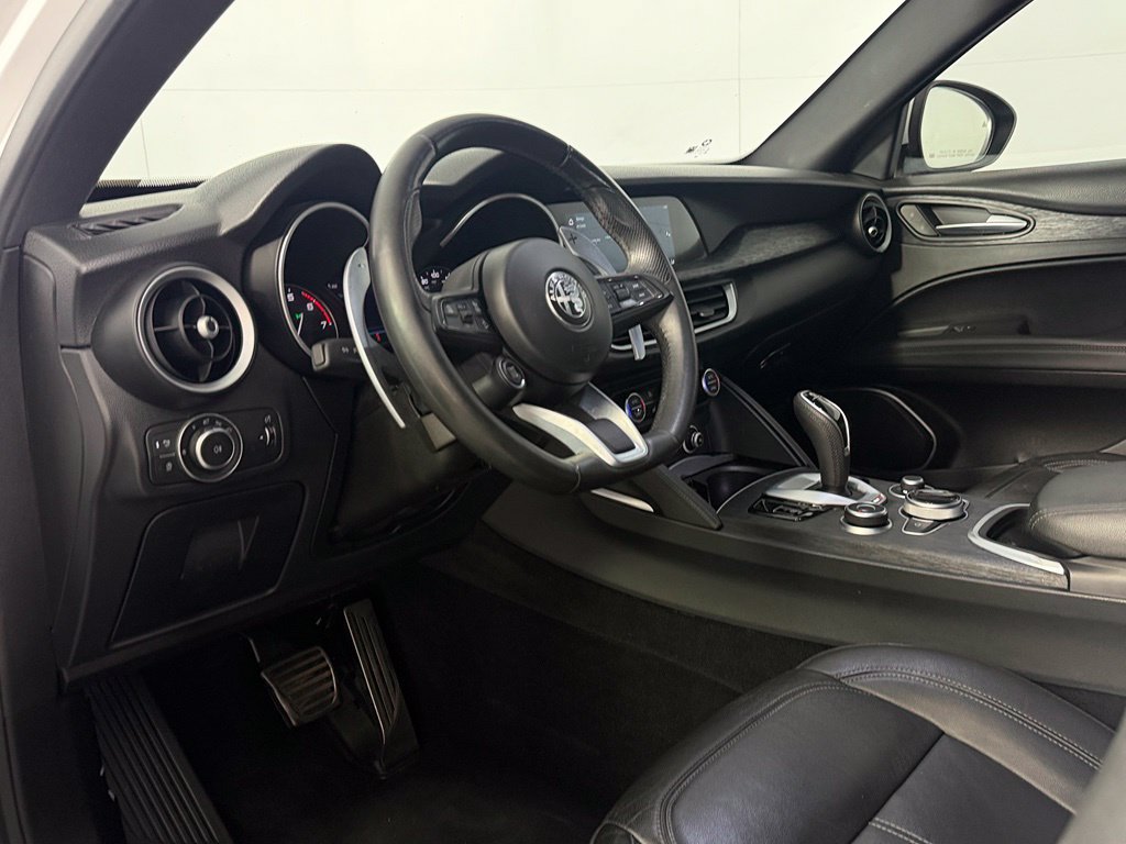 Used 2022 Alfa Romeo Stelvio Sprint RWD image 14