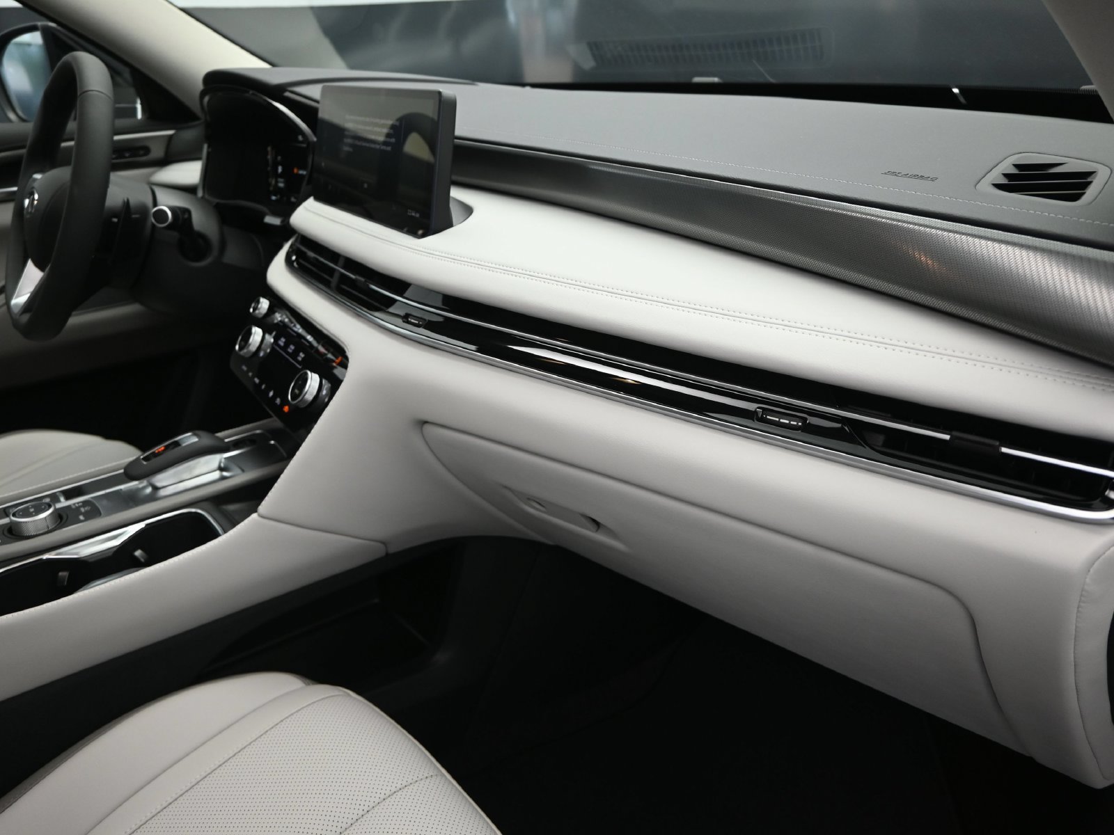 Used 2026 INFINITI QX60 Pure w/ Cargo Package FWD image 25