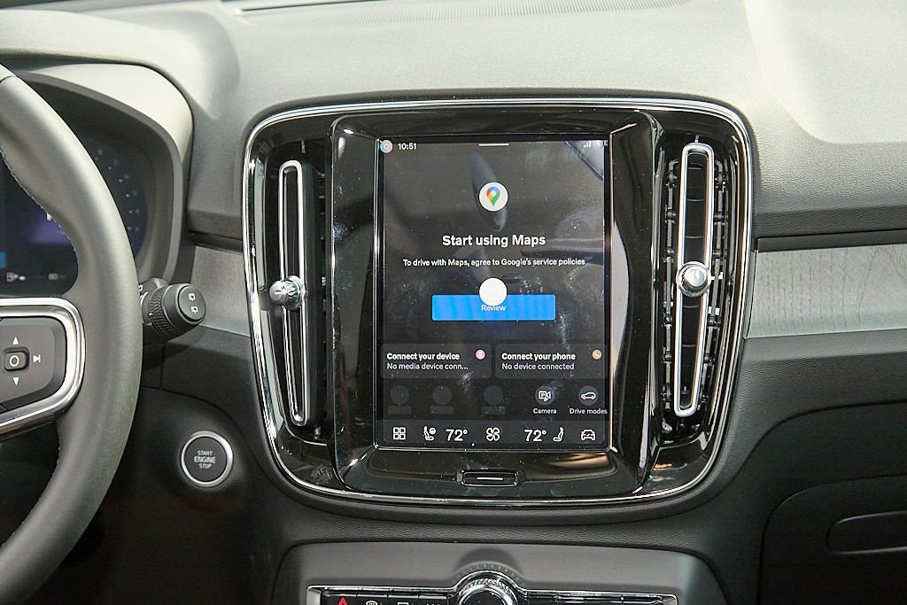 New 2026 Volvo XC40 B5 Plus w/ Protection Package Premier image 26