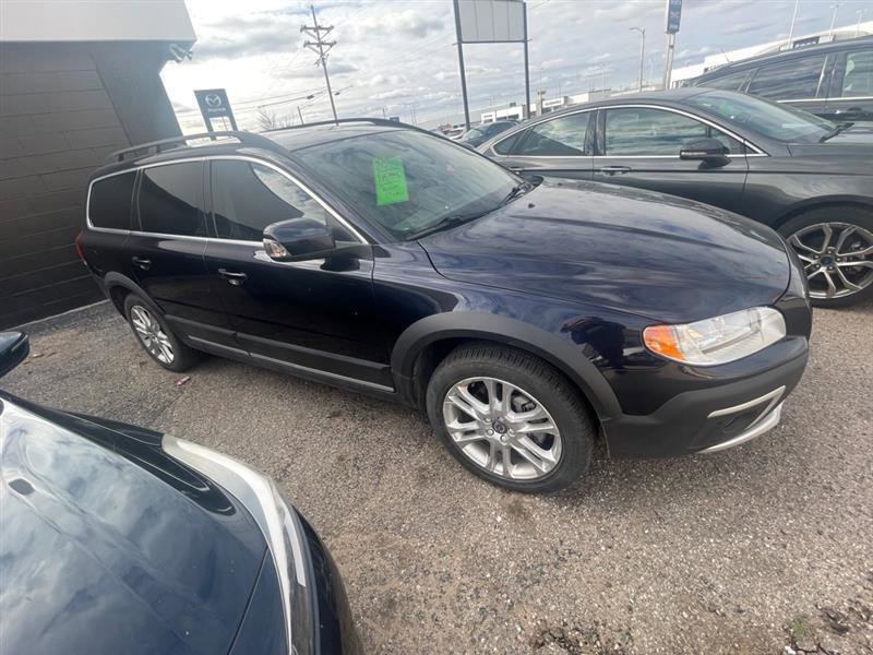 Used 2016 Volvo XC70 T5 Premier w/ Proximity Package FWD image 2