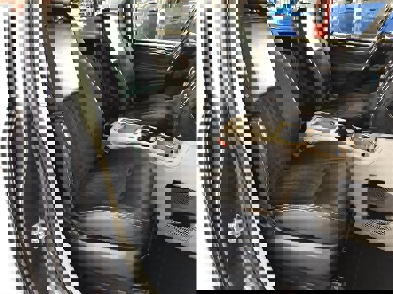 Used 2019 Dodge Grand Caravan SXT w/ Rear Park Assist Package image 17