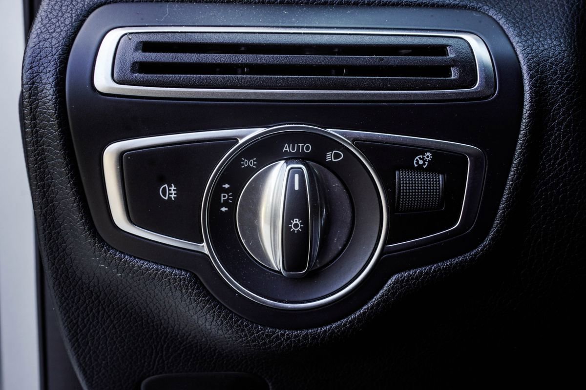 Used 2020 Mercedes-Benz C 300 Sedan image 31