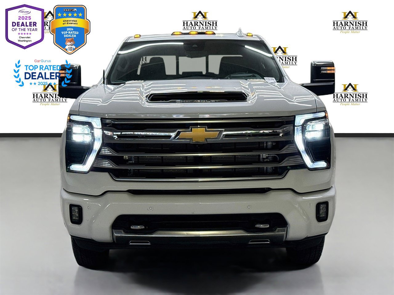 Used 2024 Chevrolet Silverado 3500 High Country w/ High Country Premium Package AWD/4WD image 2