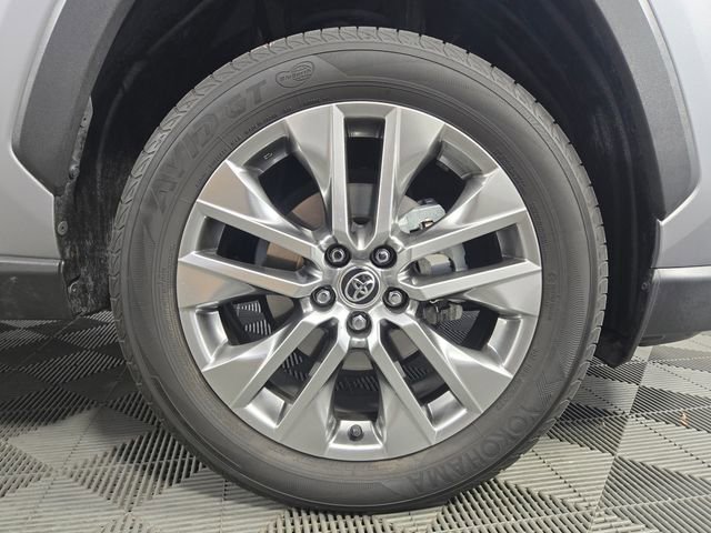 Used 2023 Toyota RAV4 XLE Premium image 10