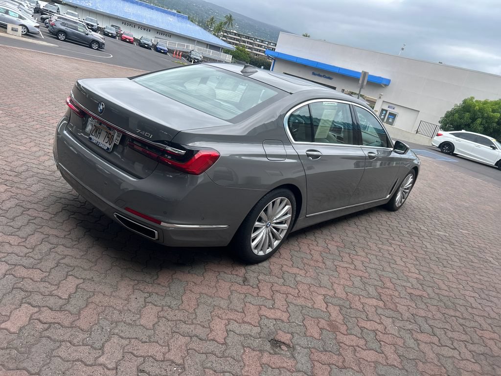 Used 2021 BMW 740i w/ Premium Package RWD image 5