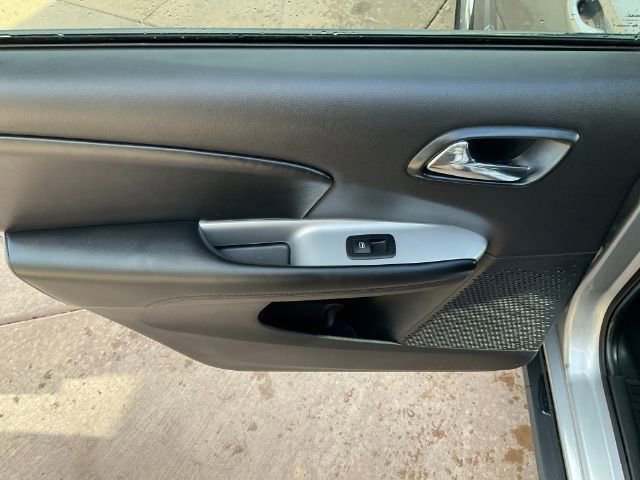 Used 2019 Dodge Journey SE FWD image 16