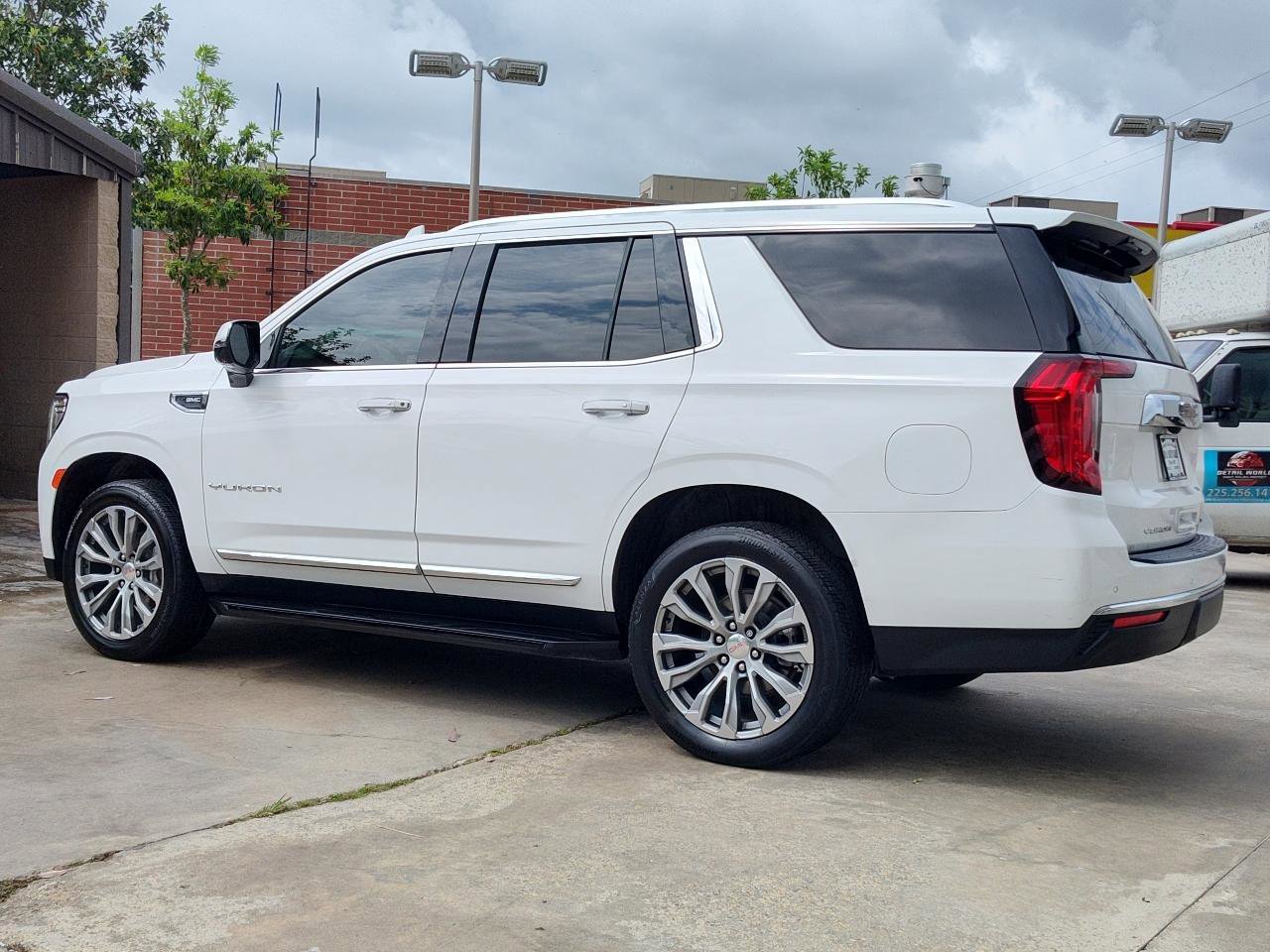 Used 2022 GMC Yukon SLT w/ SLT Premium Package RWD image 4