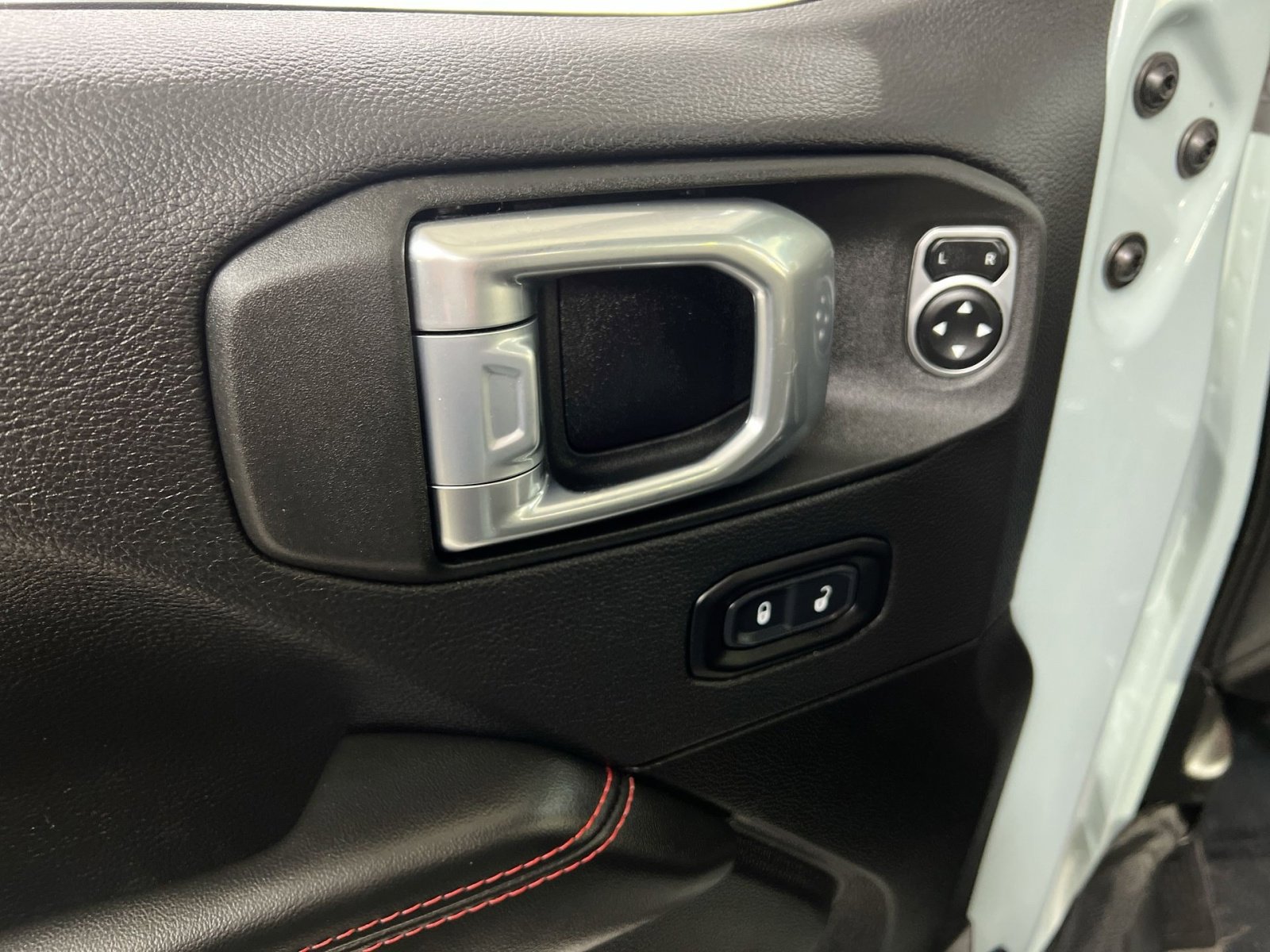 Used 2024 Jeep Wrangler Unlimited Rubicon w/ Technology Group image 19