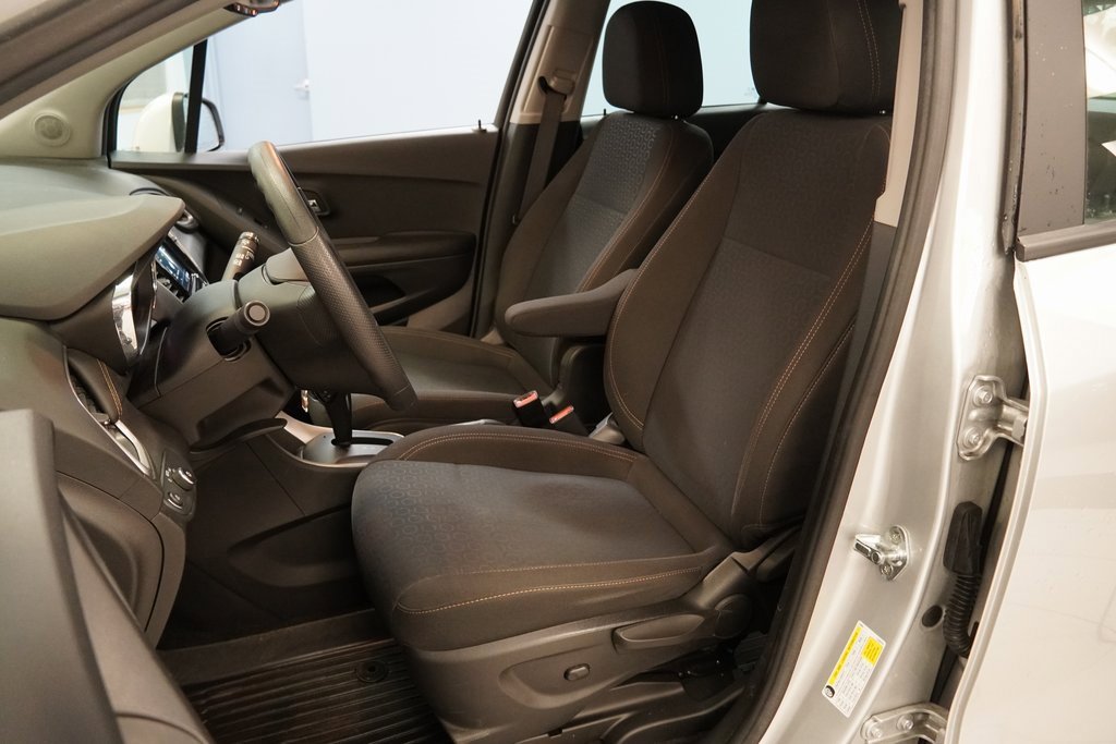 Used 2021 Chevrolet Trax LS image 3