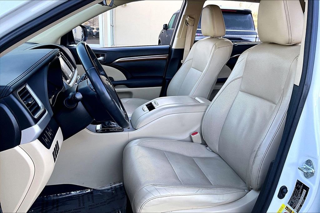 Used 2017 Toyota Highlander Limited Platinum image 15