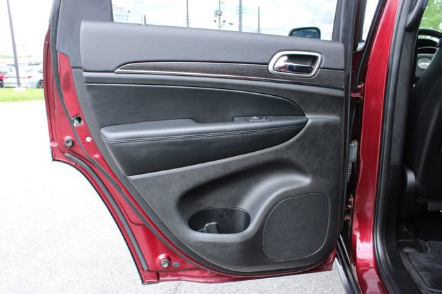 Used 2018 Jeep Grand Cherokee Limited AWD/4WD image 32