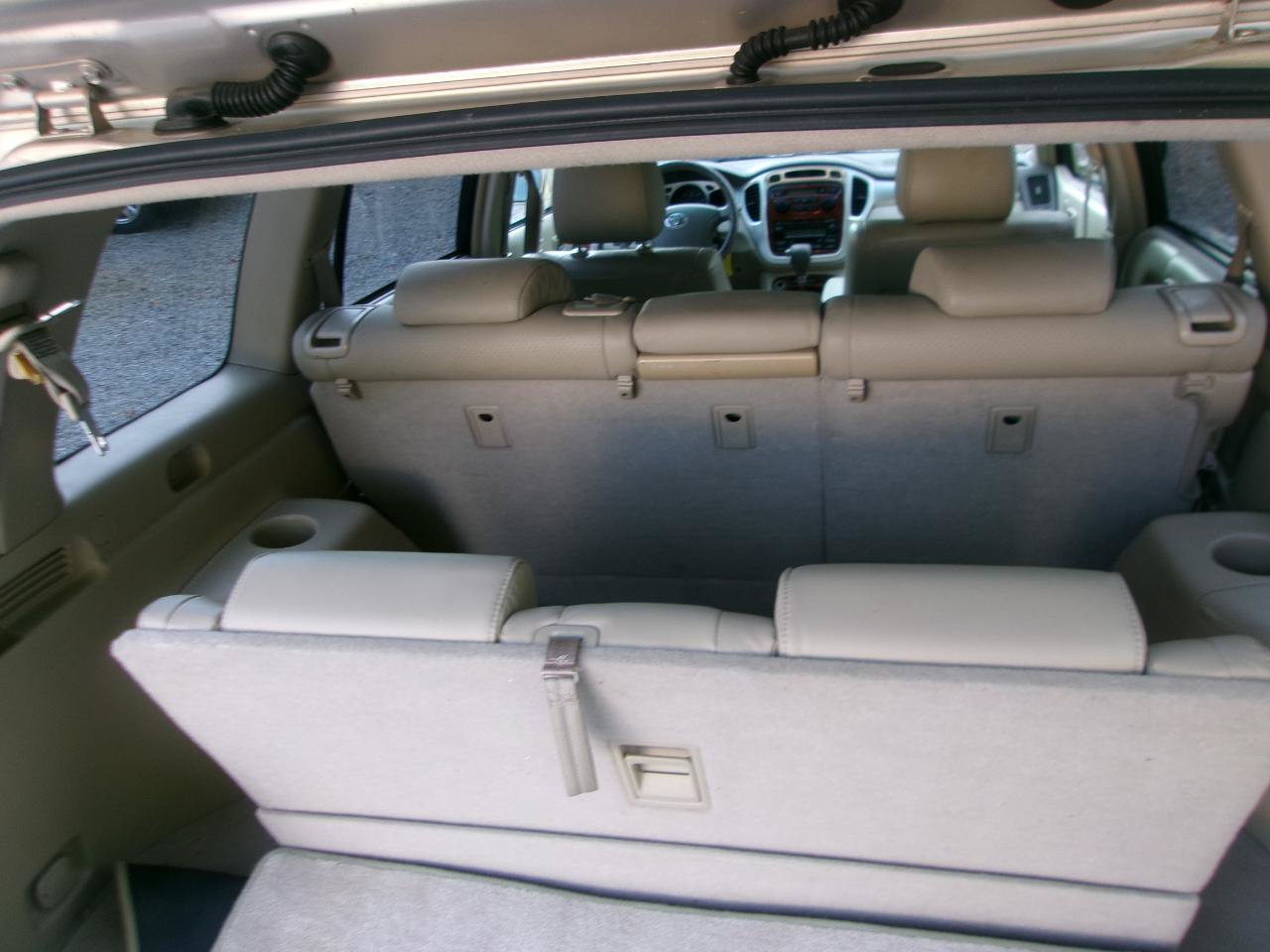 Used 2004 Toyota Highlander 4WD V6 image 8